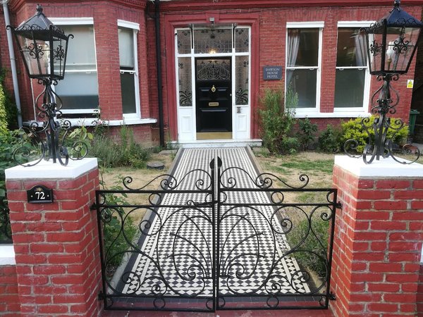 Dawson House Hotel