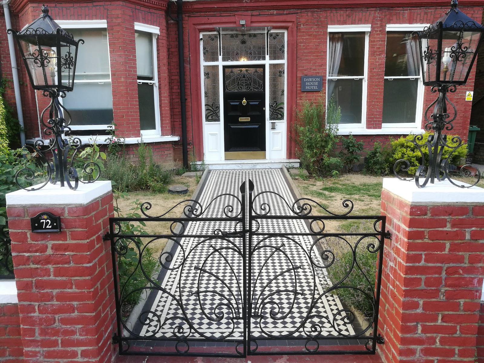 Dawson House Hotel