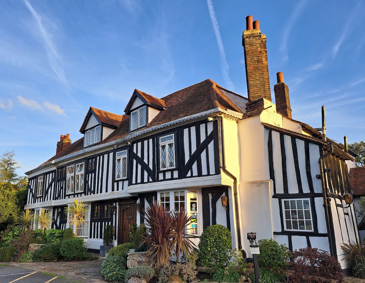 De Rougemont Manor Hotel & Suites