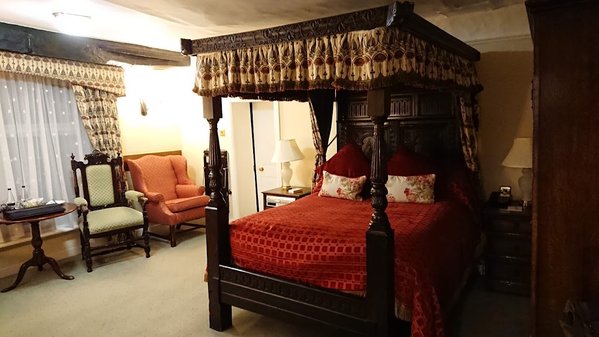 De Rougemont Manor Hotel & Suites