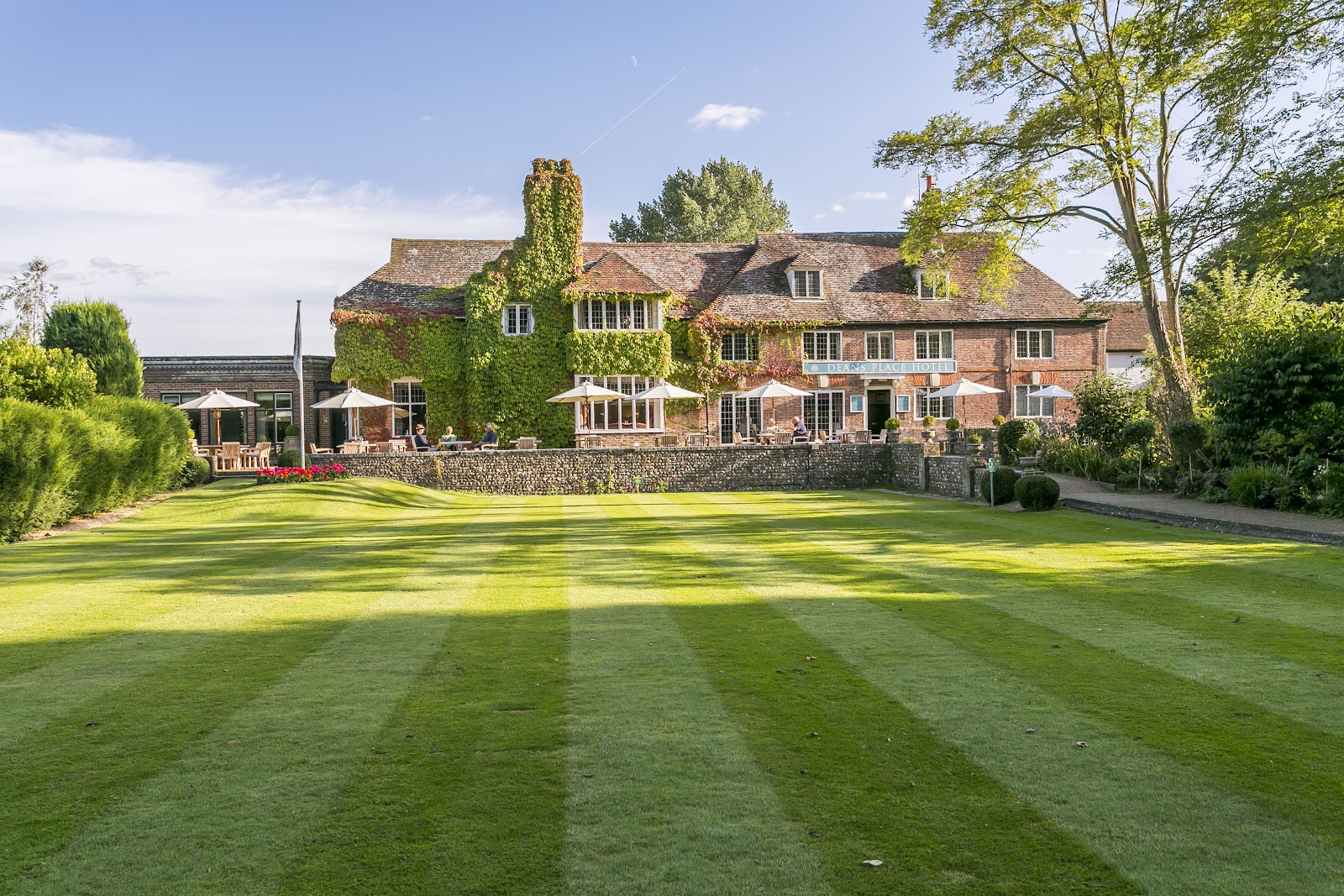 Deans Place Hotel