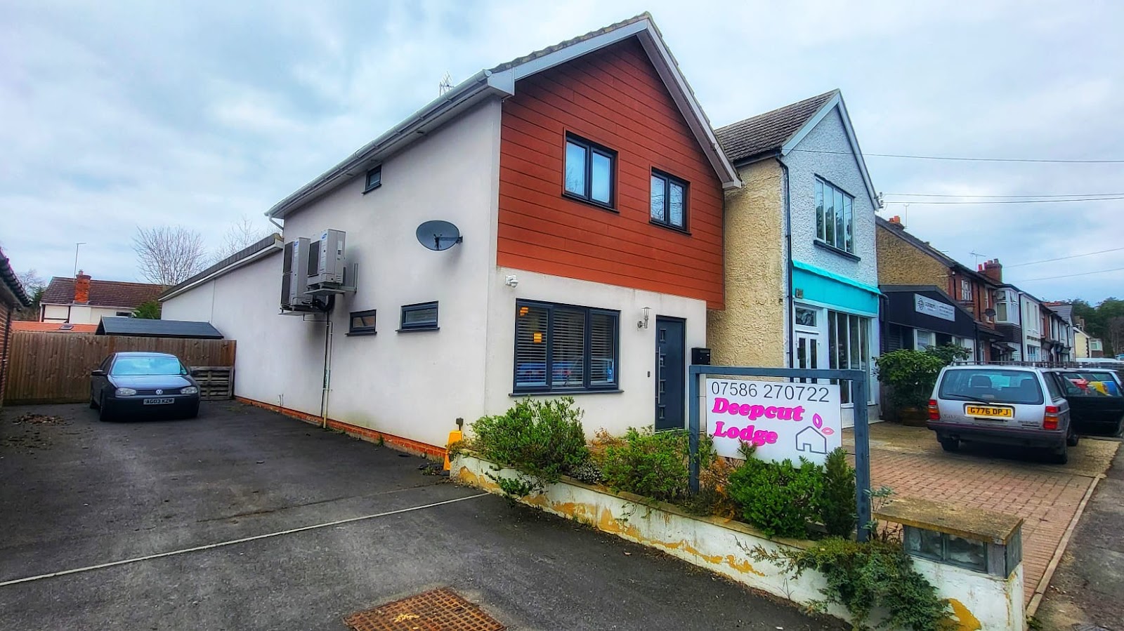 Deepcut Lodge Bed & Breakfast