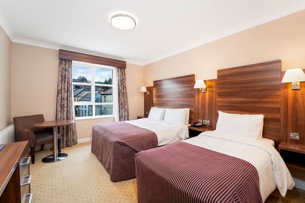 Dillons Hotel