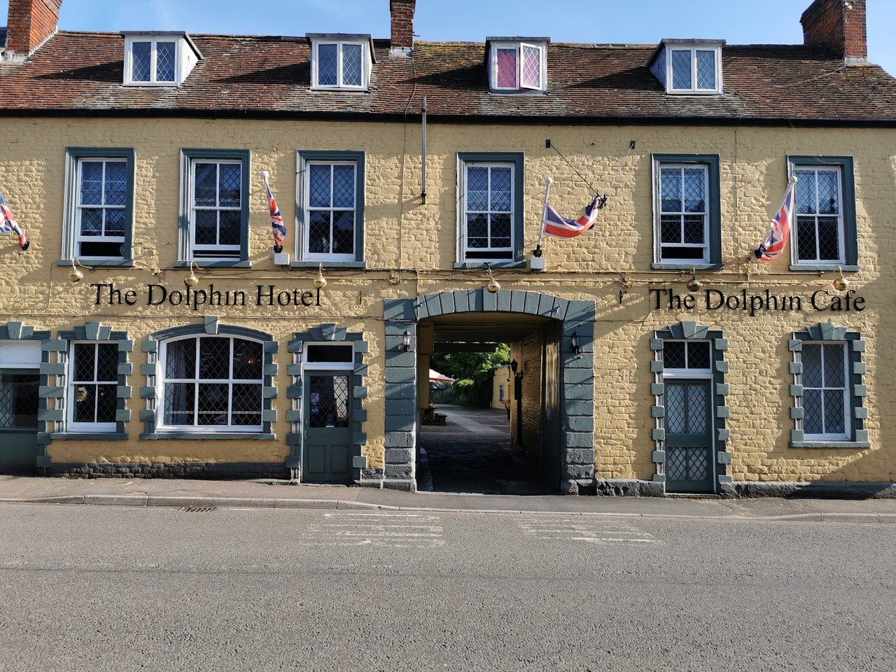 Dolphin Hotel
