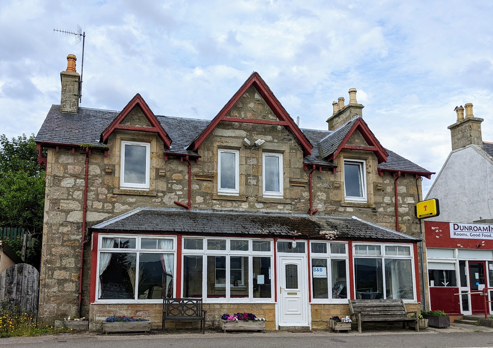 Dunroamin Hotel