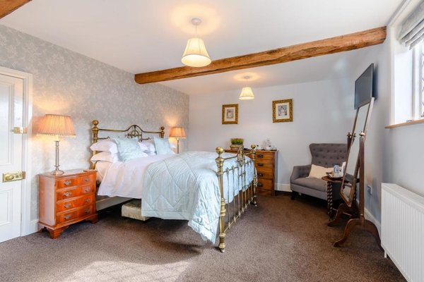 Eagle House - Award Winning B&B and Apartment