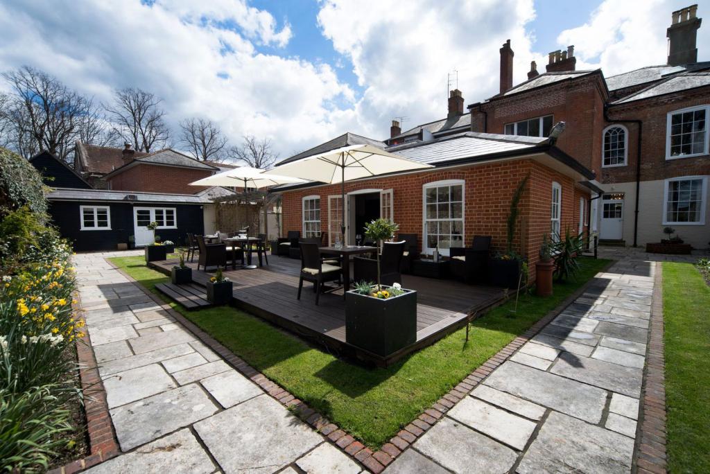 East Walls Hotel