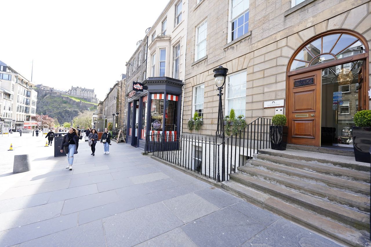 Edinburgh Castle Apartments