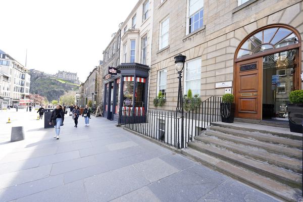 Edinburgh Castle Apartments