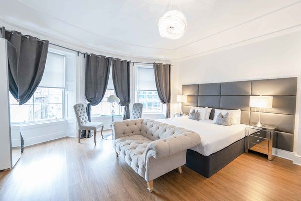 Edinburgh Castle Apartments