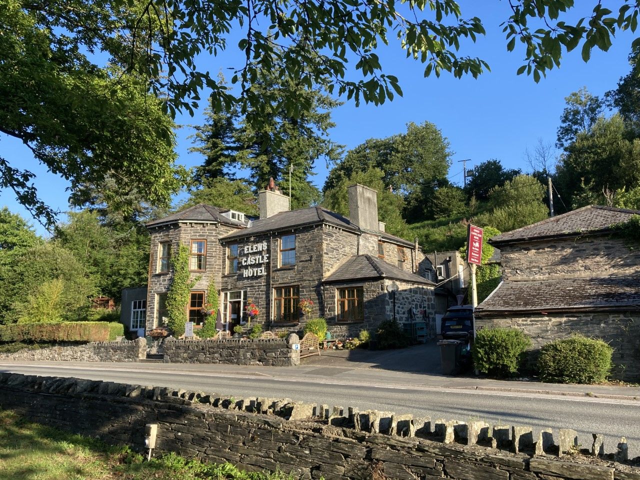 Elen's Castle Bed, Breakfast and Bar