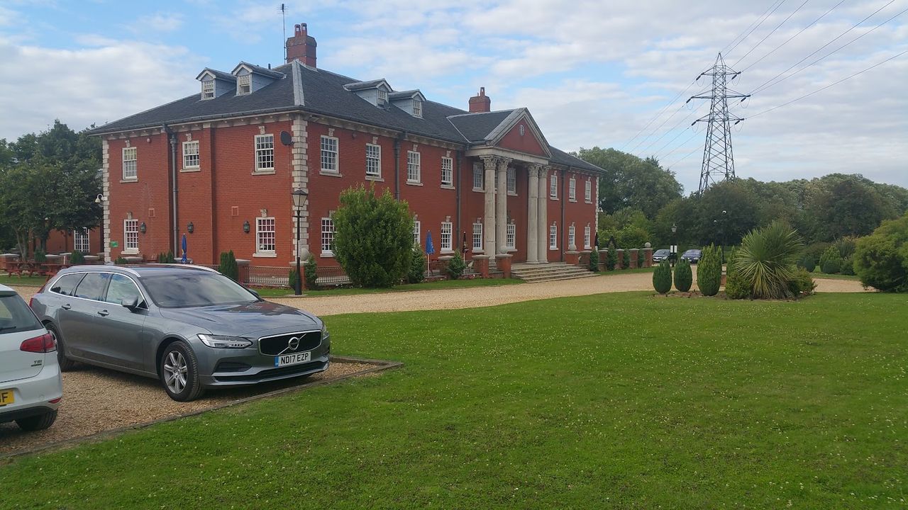 Elme Hall Hotel