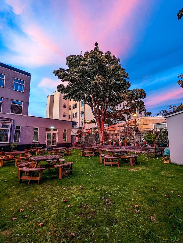 Elstead Hotel