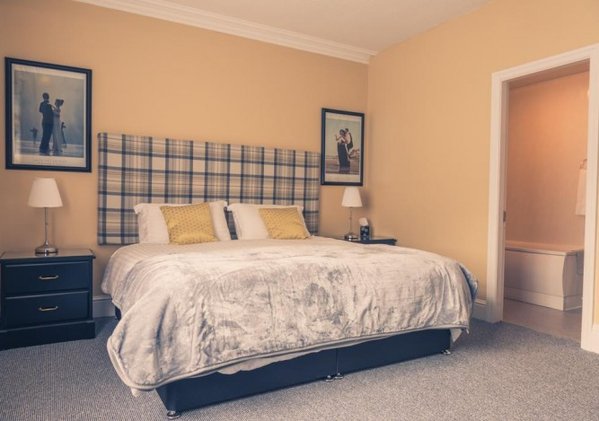 Elton Guest House