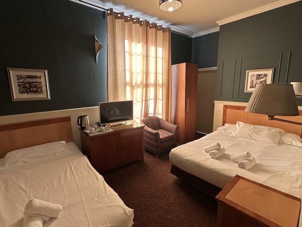 Euro Bar and Hotel
