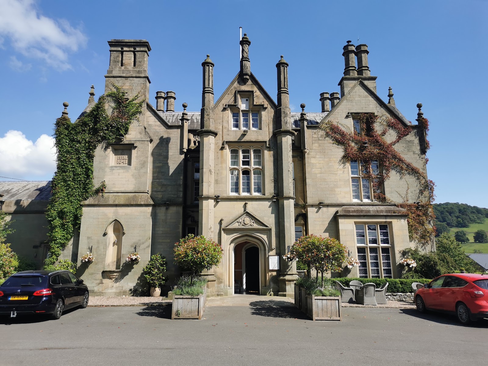 Falcon Manor Hotel