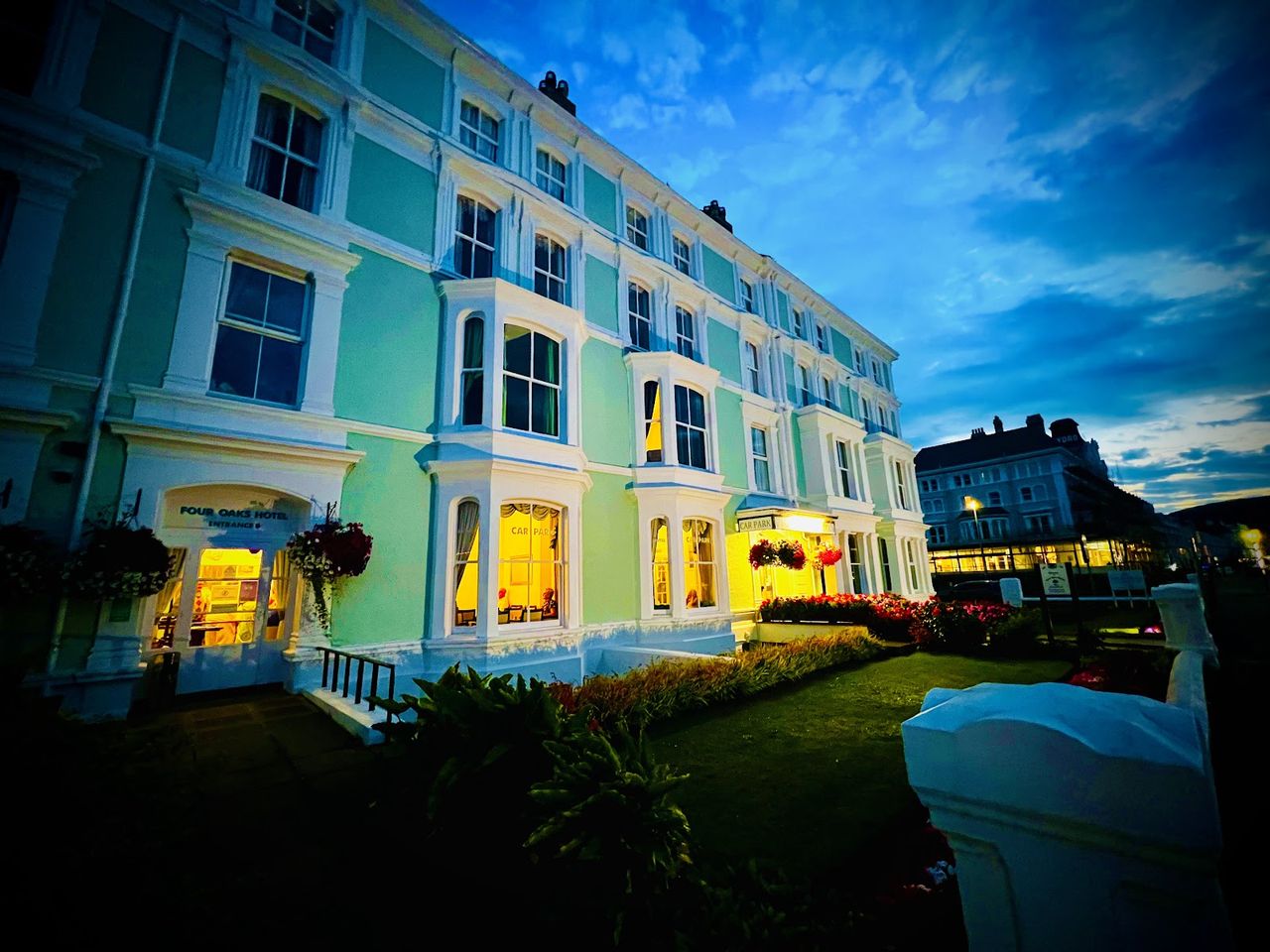 Four Oaks Hotel