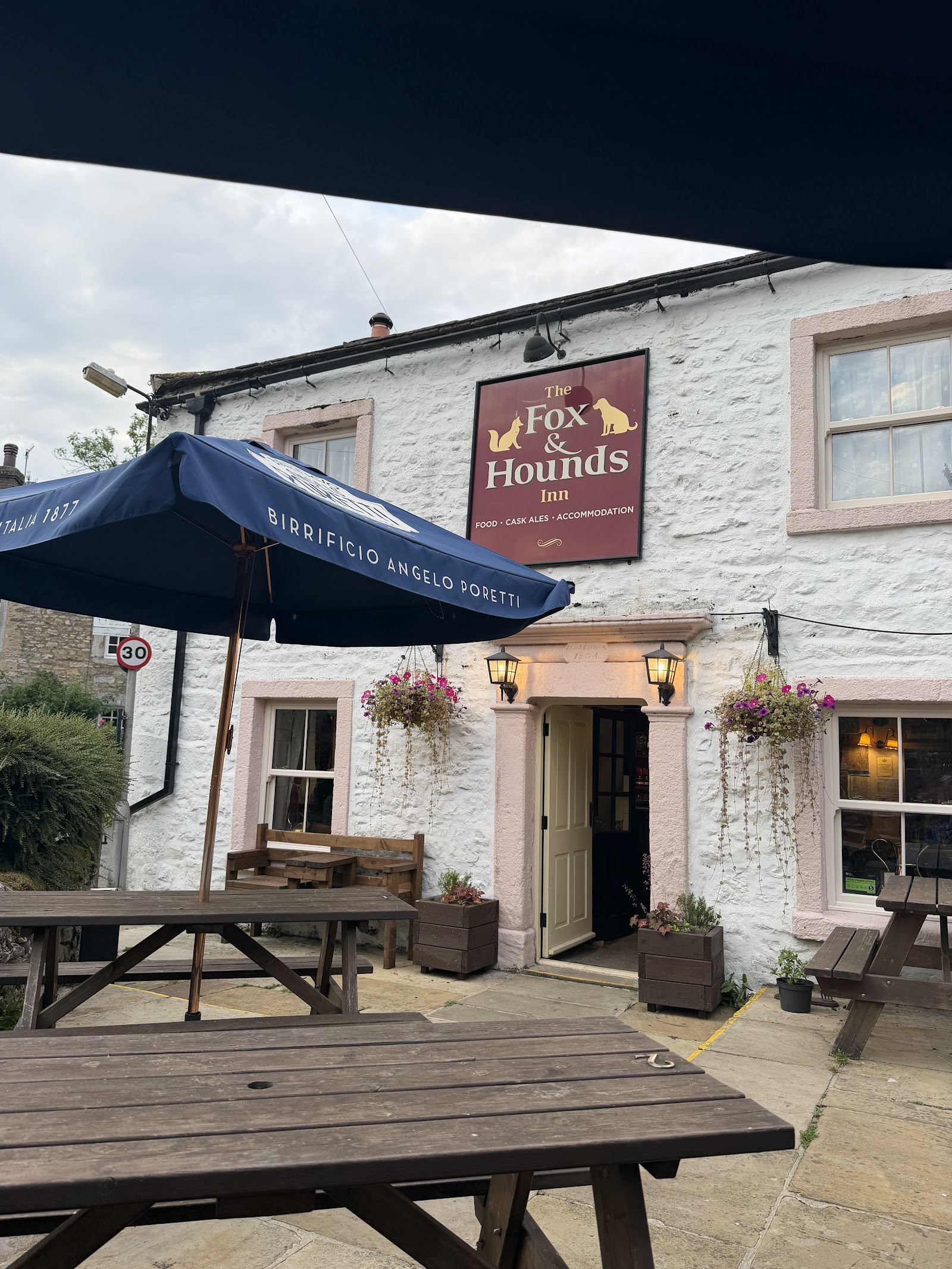 Fox and Hounds Starbotton