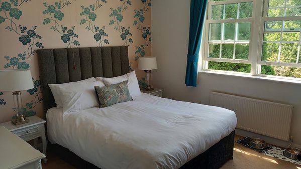 Fox & Hounds Country Hotel