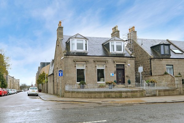 Gales Guesthouse