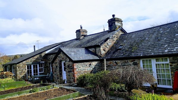 Garth Engan B&B with private lounge