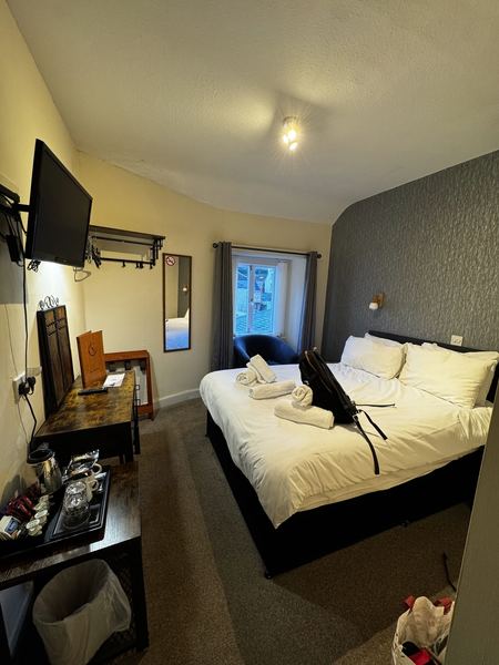 George and Abbotsford Hotel