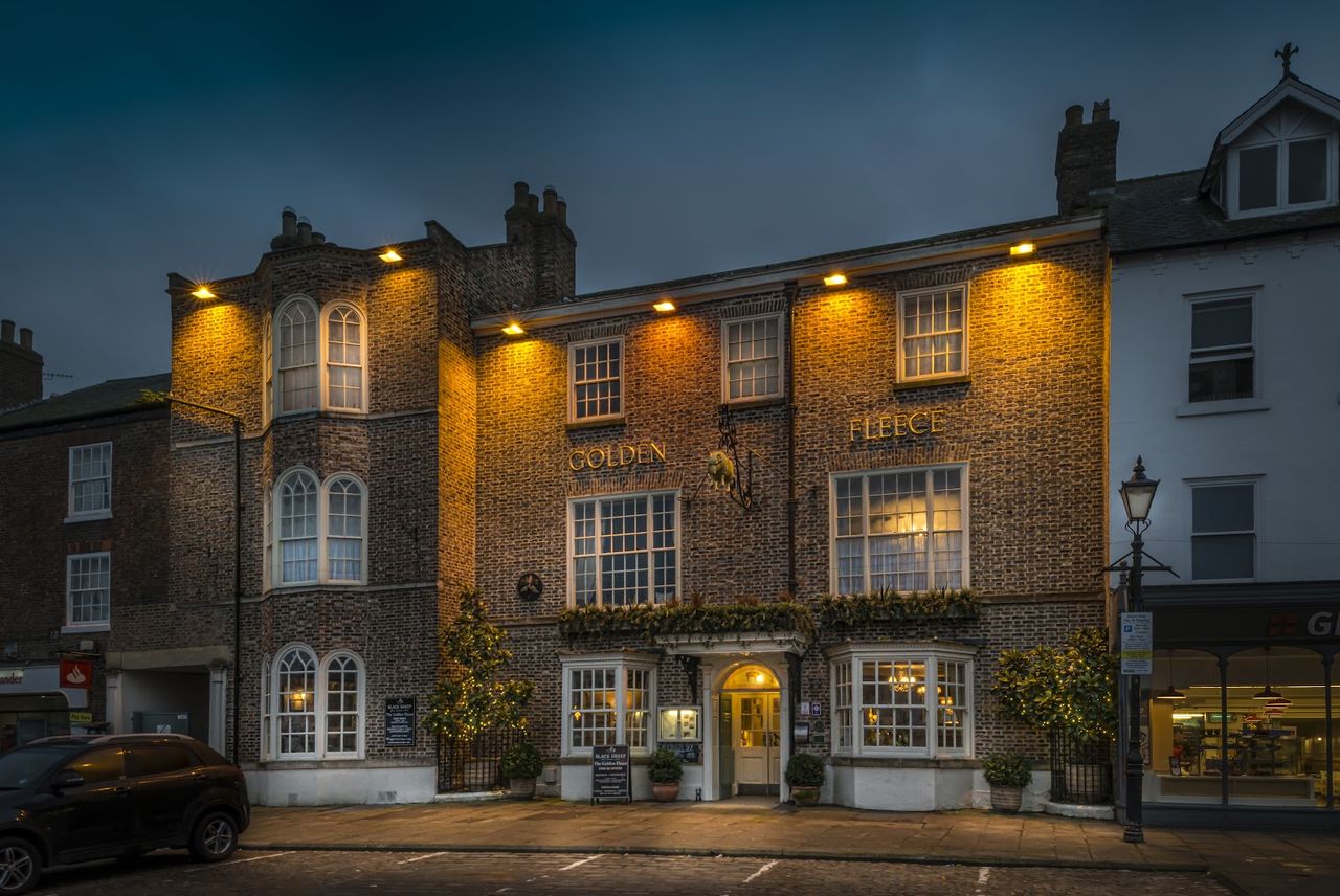 The Golden Fleece Hotel