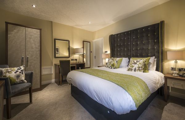 The Golden Fleece Hotel