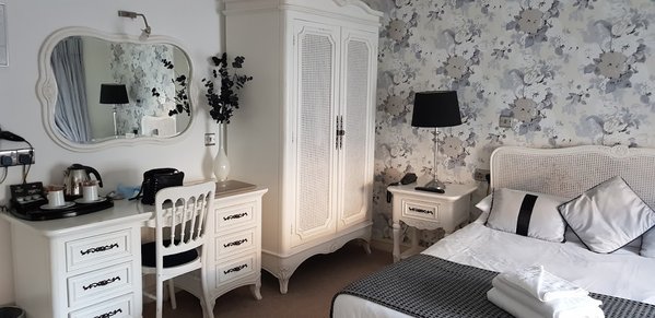 Gwesty Emlyn Hotel