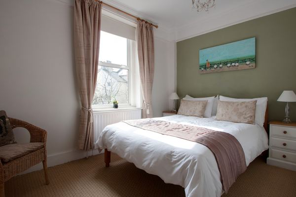 Gyves Guest House