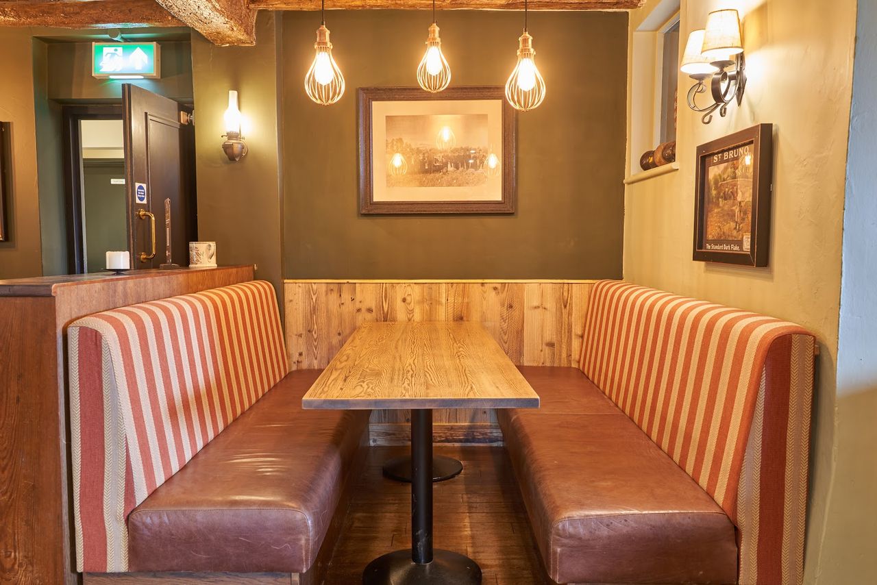 Hadley Bowling Green Inn