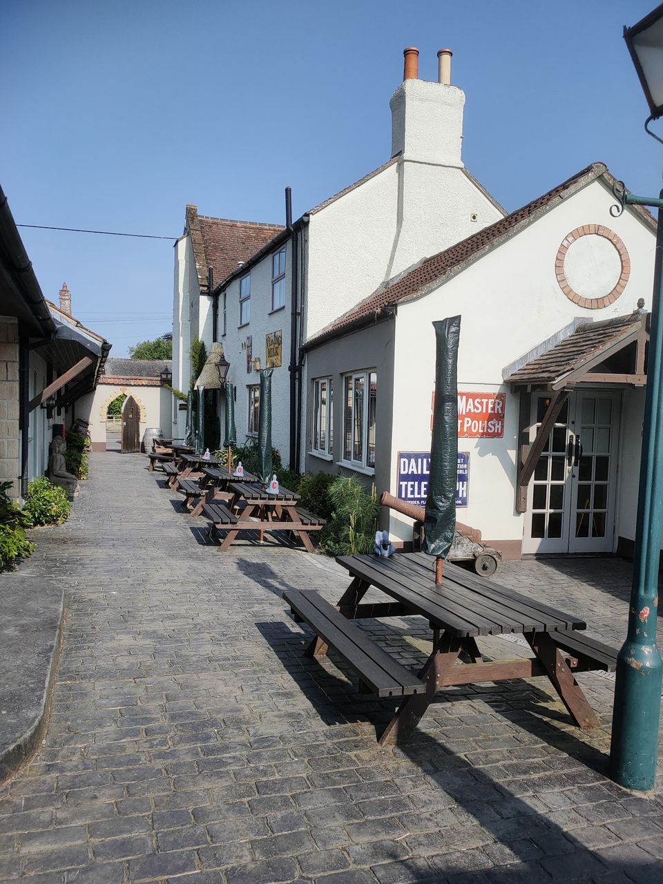 Half Moon Hotel And Restaurant