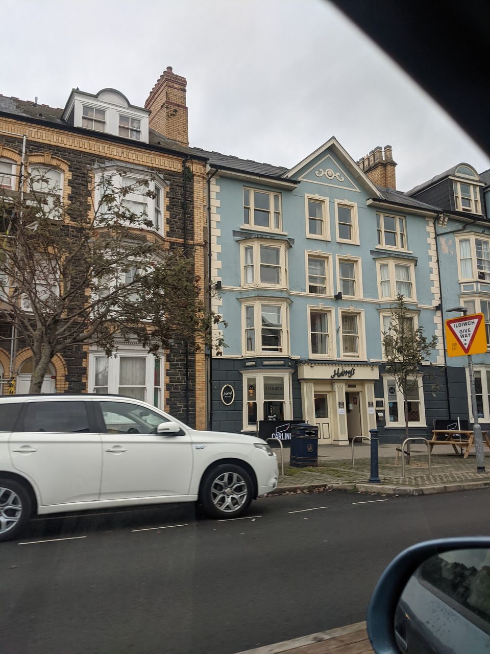 Harrys Hotel & Restaurant