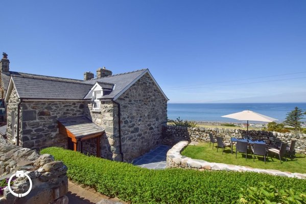 Hendre Clochydd Hall