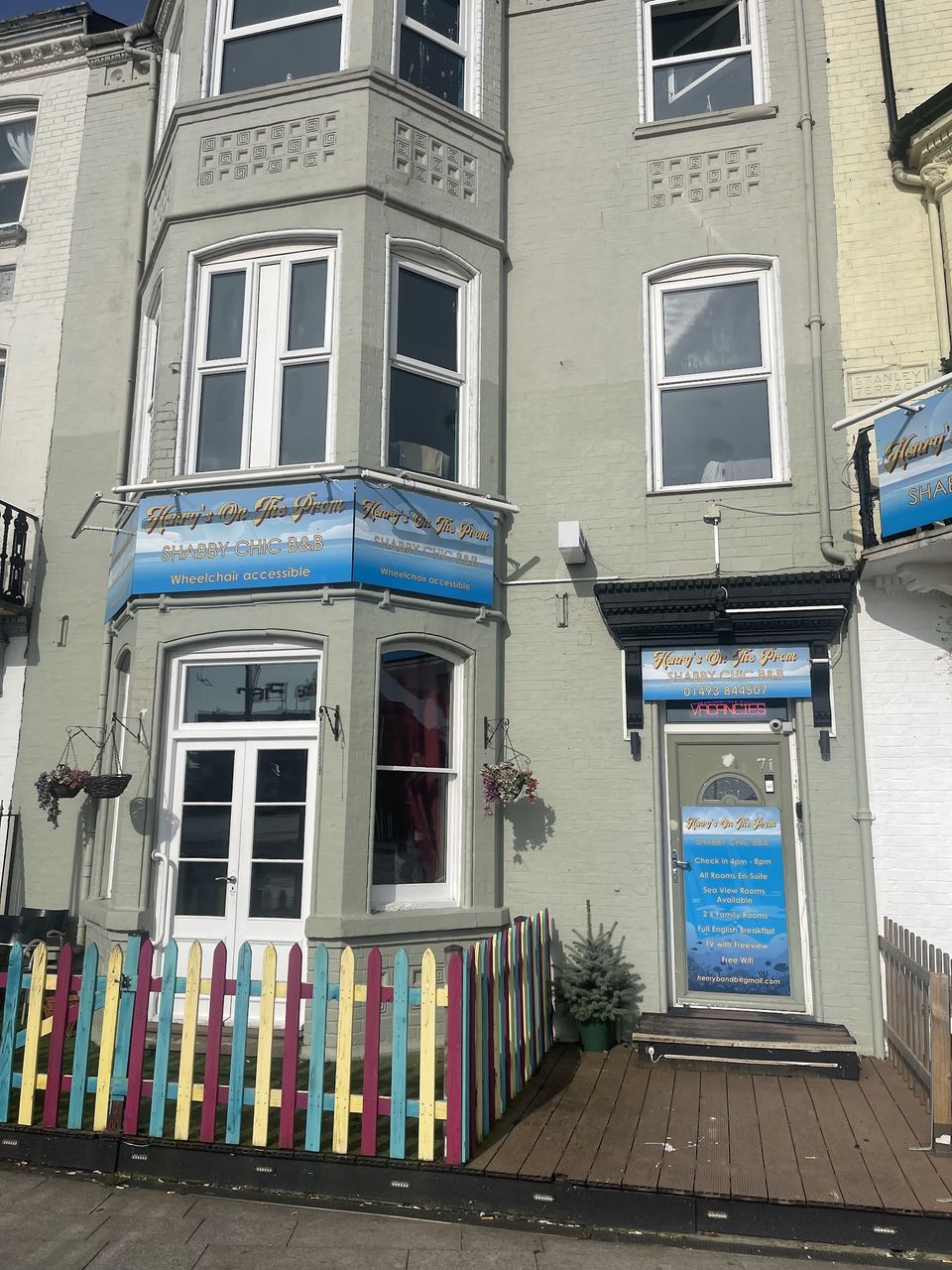 Henrys On The Prom