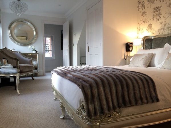 Hillcrest Hotel