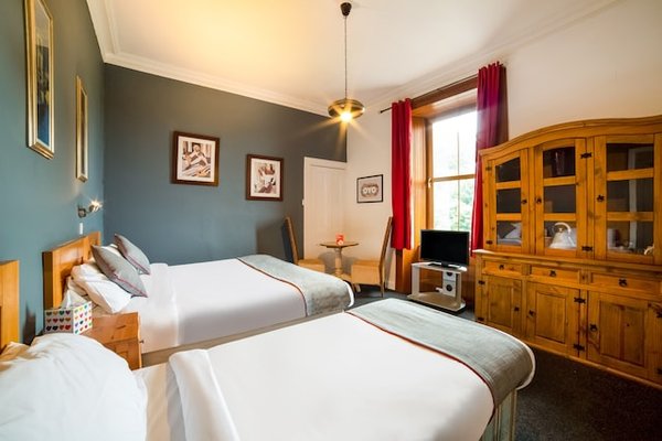 Hillside Hotel & Restaurant