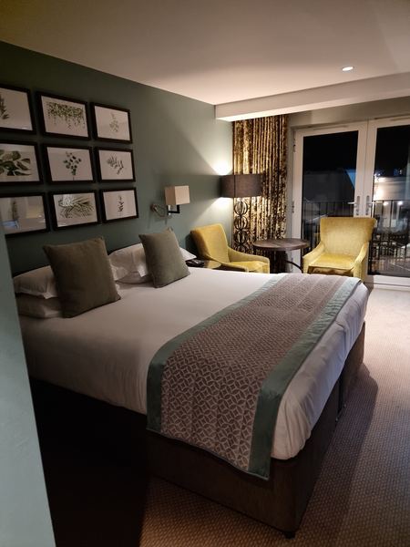 Hogarths Hotel