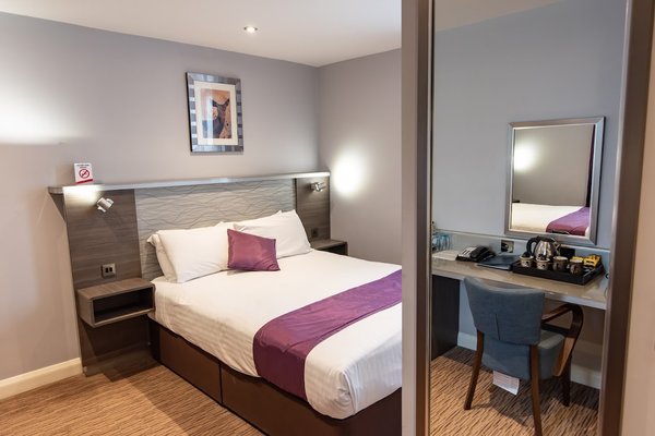 Hogs Back Hotel & Spa