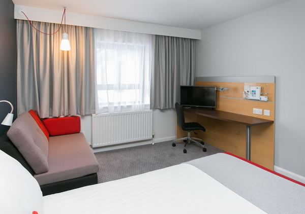 Holiday Inn Express Antrim