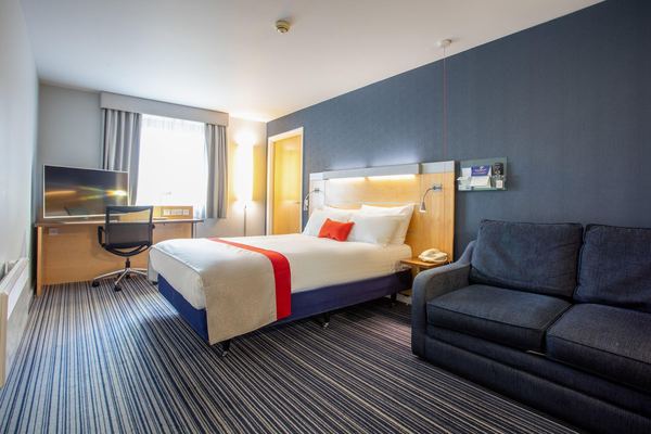 Holiday Inn Express Dunfermline