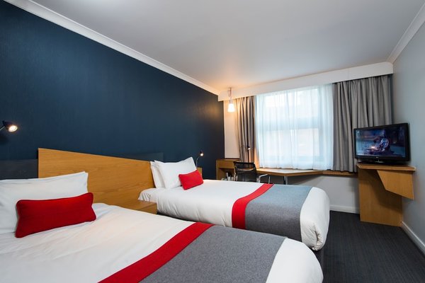 Holiday Inn Express Swansea East