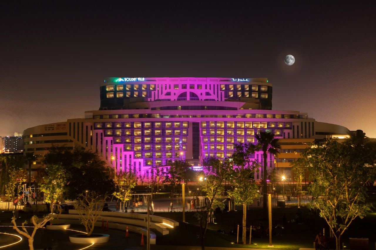 Holiday Villa Hotel And Suites