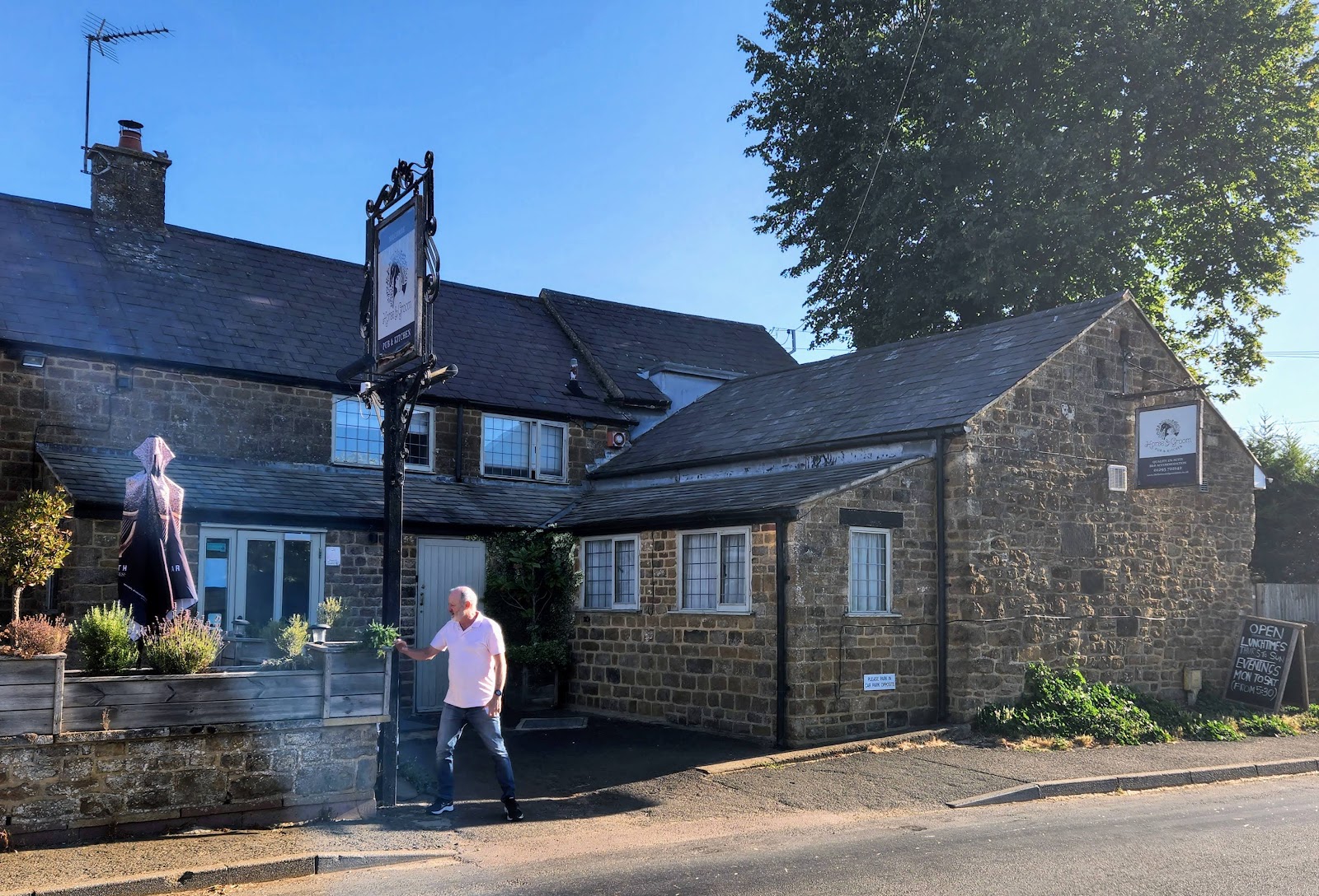 Horse And Groom Inn