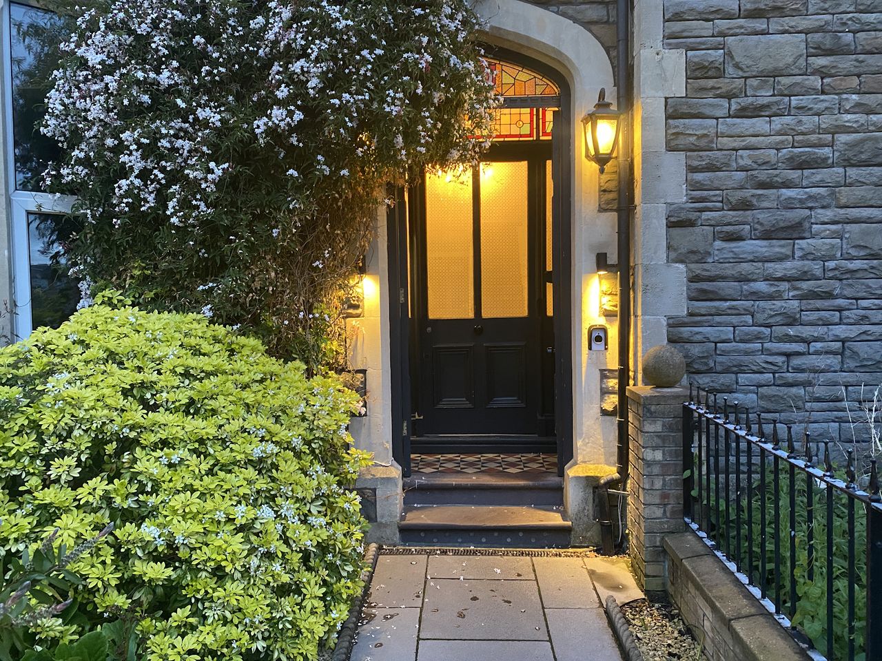 Hotel One Hundred - Bed & Breakfast