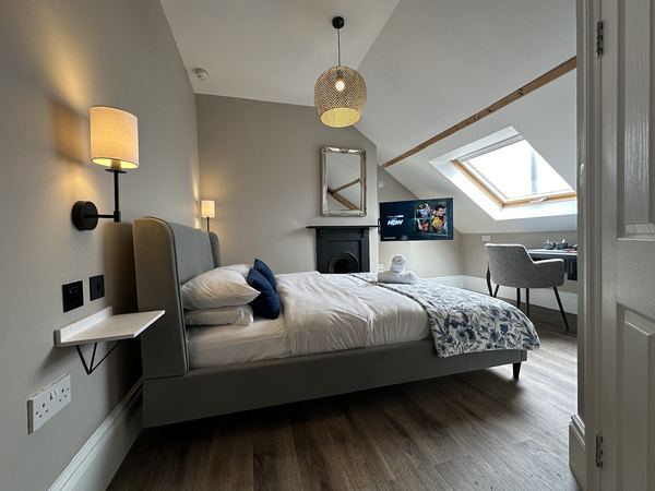 Hotel One Hundred - Bed & Breakfast