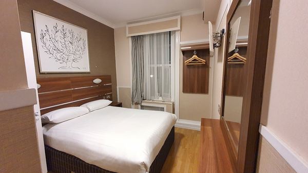 Huttons Hotel