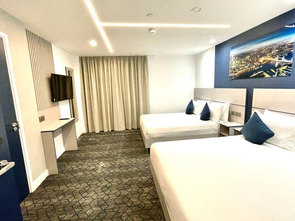 Ilford Grand Hotel