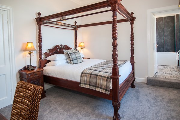 Invernairne Guest House