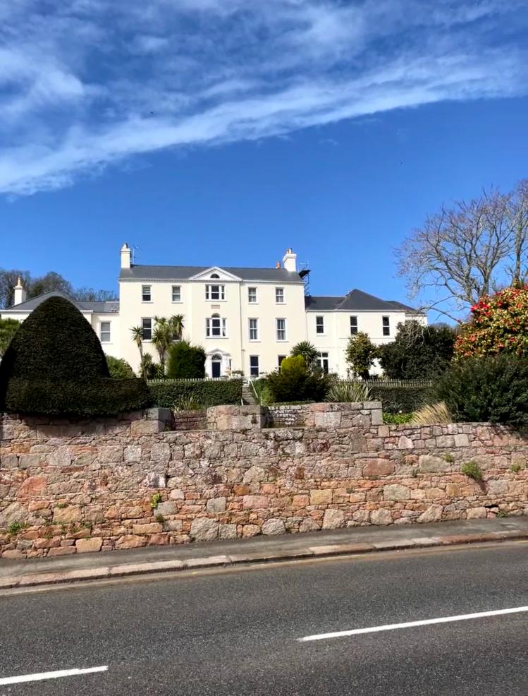 La Haule Manor